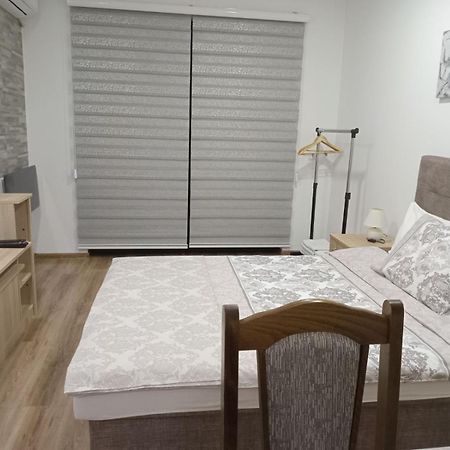 Apartments Karic Aerodrom Tuzla Dubrave Gornje エクステリア 写真