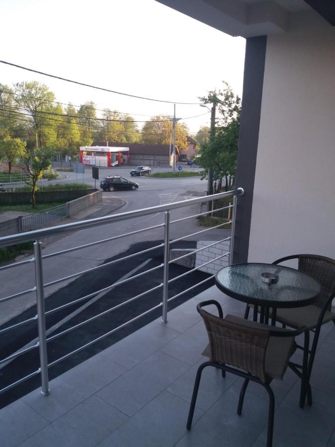 Apartments Karic Aerodrom Tuzla Dubrave Gornje エクステリア 写真